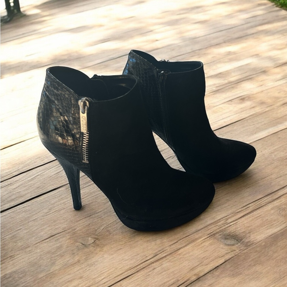 Guess Black Ankle Boots with Zipper Detail